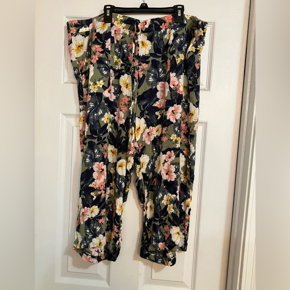 Floral Capri pants